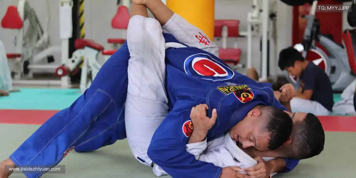 🎮 互动直播，弹幕狂欢，和百万球迷一起嗨翻全场！